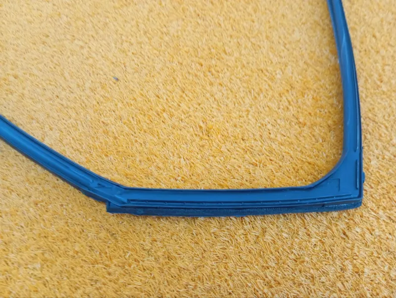 Уплотнитель стекла двери