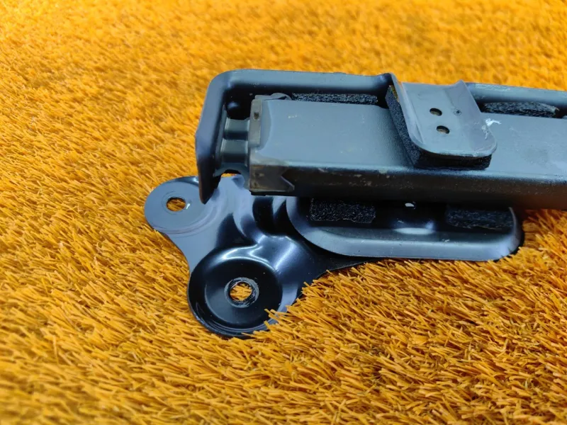 Демпфер крышки багажника