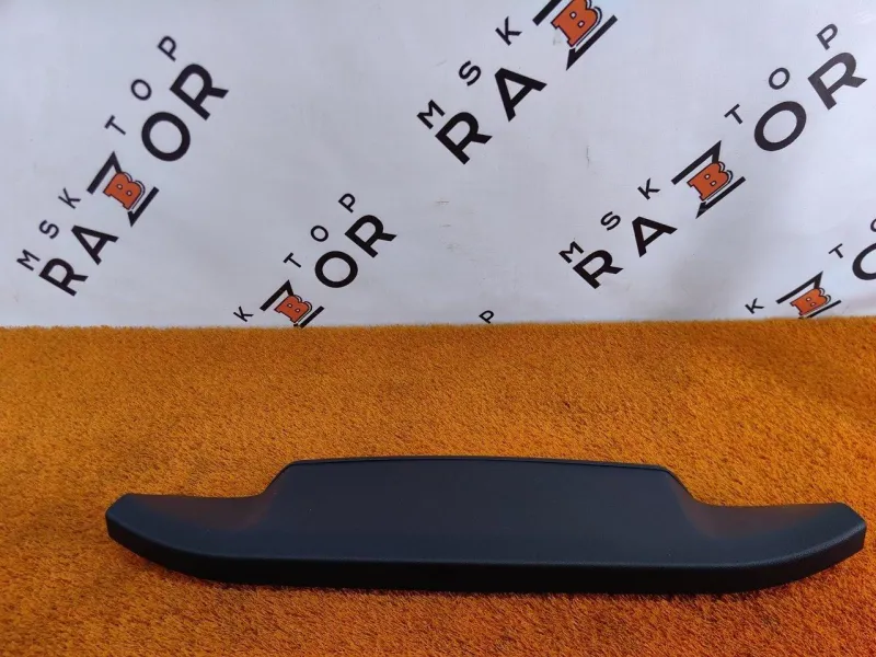 Обшивка двери багажника