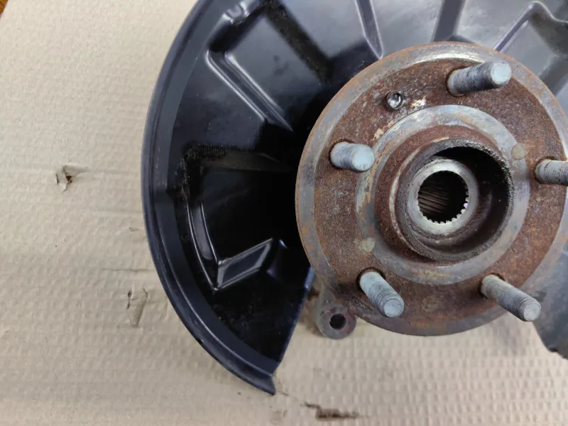 Кулак поворотный