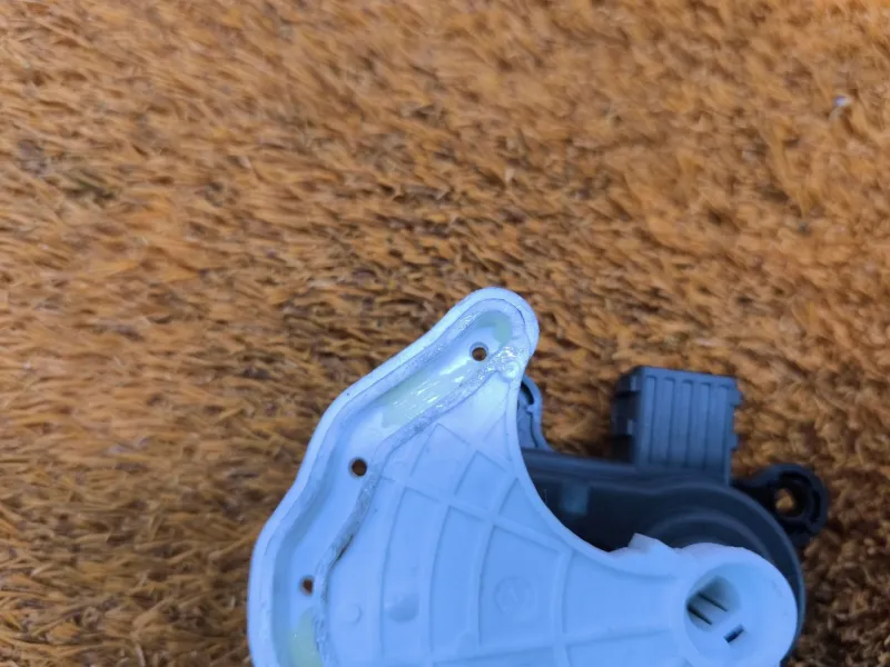 Сервопривод заслонок печки