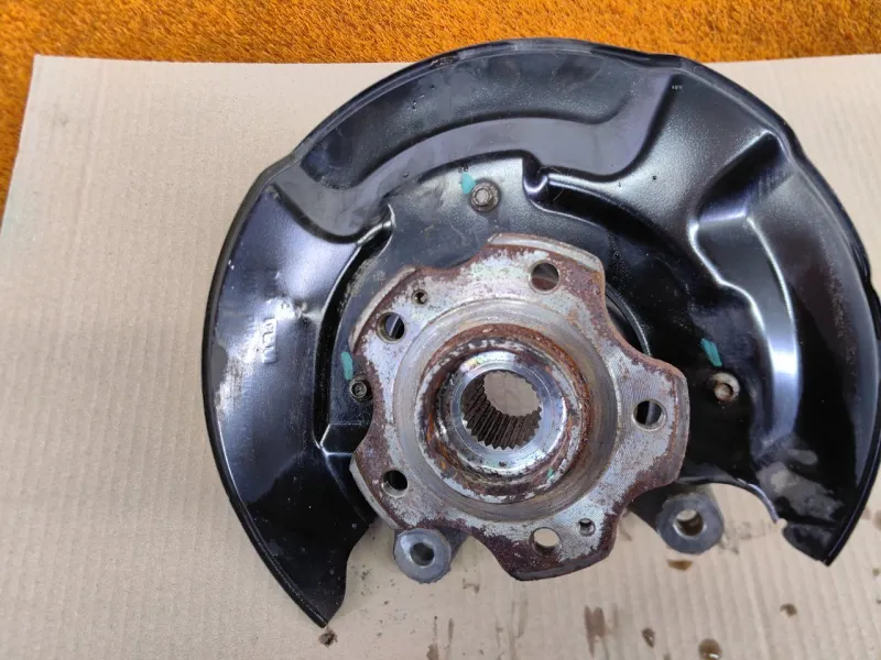 Кулак поворотный