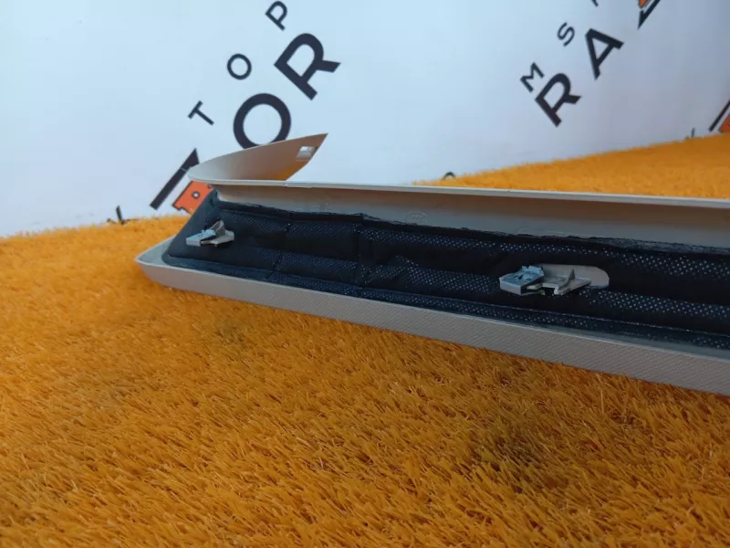 Обшивка двери багажника