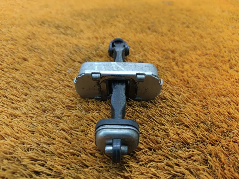 Ограничитель двери