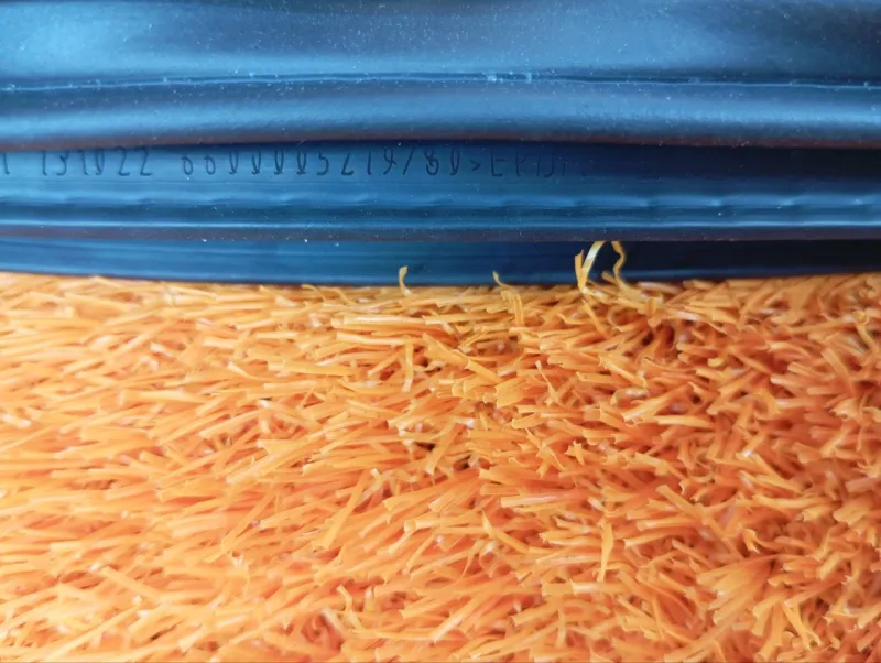 Уплотнитель проема двери