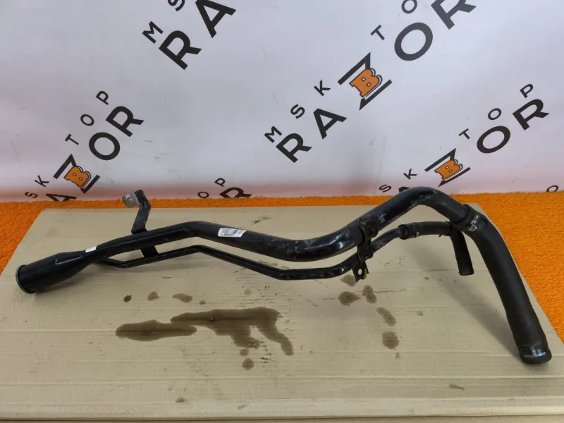 Горловина топливного бака