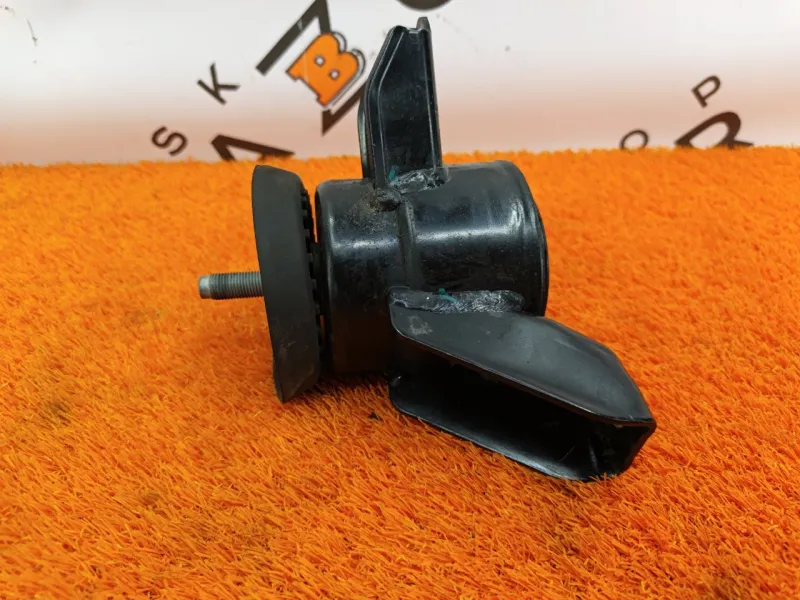 Подушка двигателя