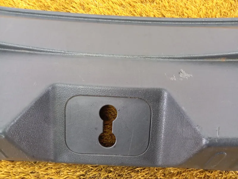 Накладка замка багажника