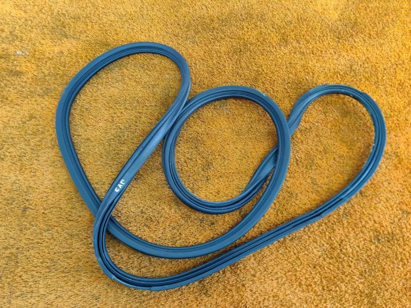 Уплотнитель багажника