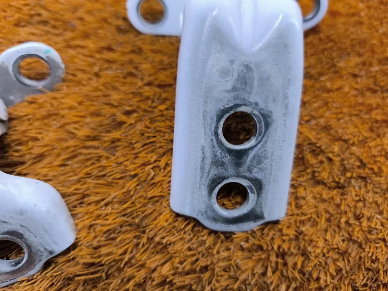 Петля двери