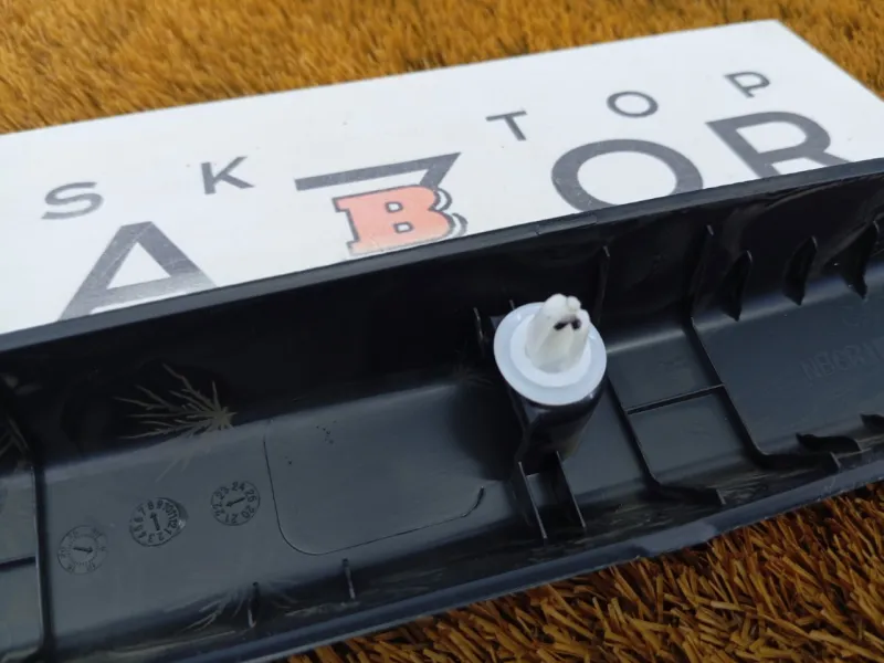 Накладка крышки багажника