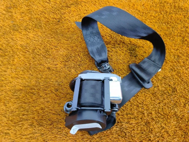 Ремень безопасности