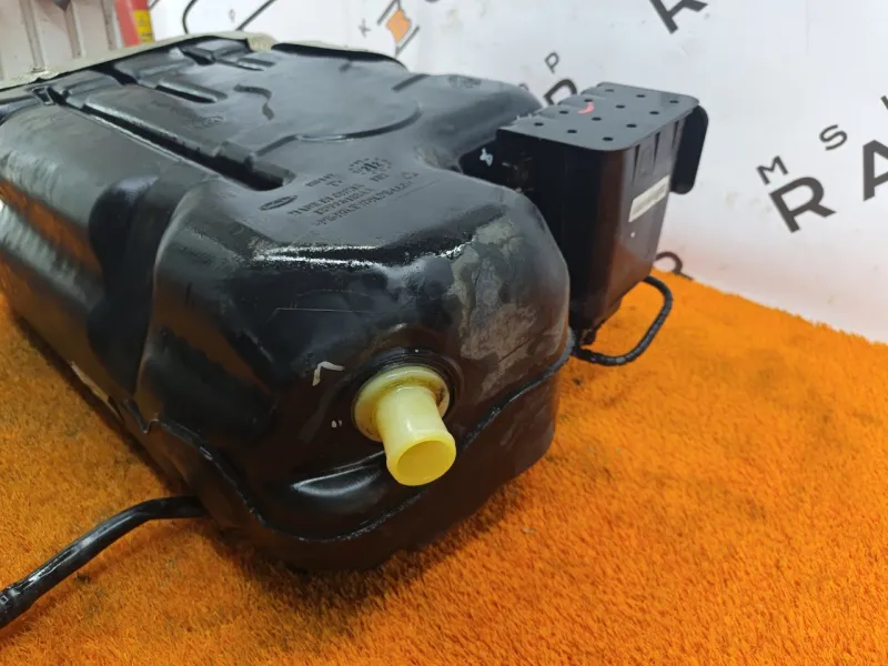 Бак топливный