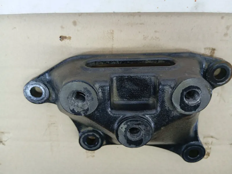 Крепление двигателя