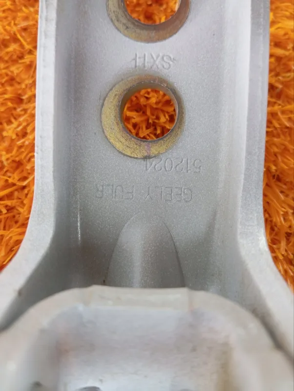 Петля двери