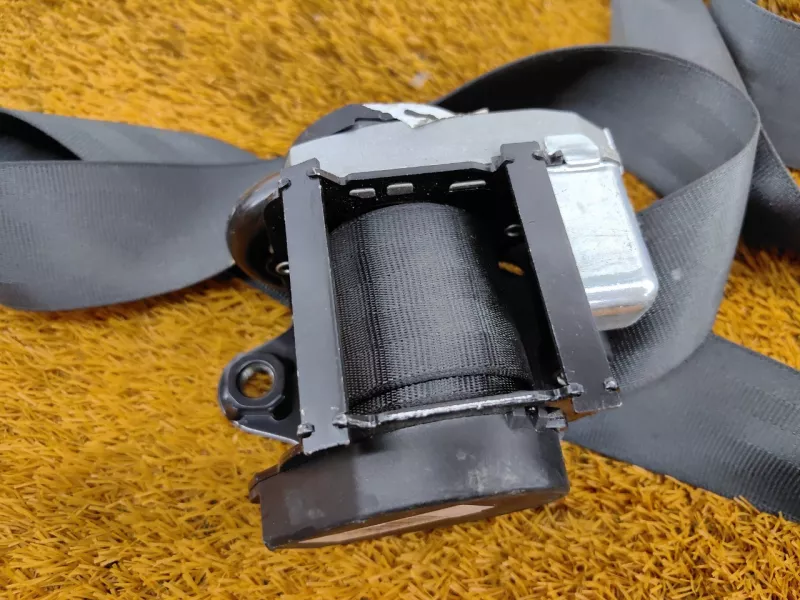 Ремень безопасности