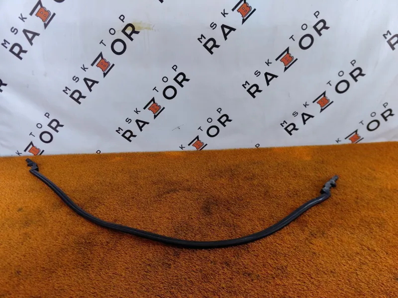 Уплотнитель капота