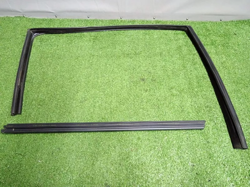 Уплотнитель стекла двери