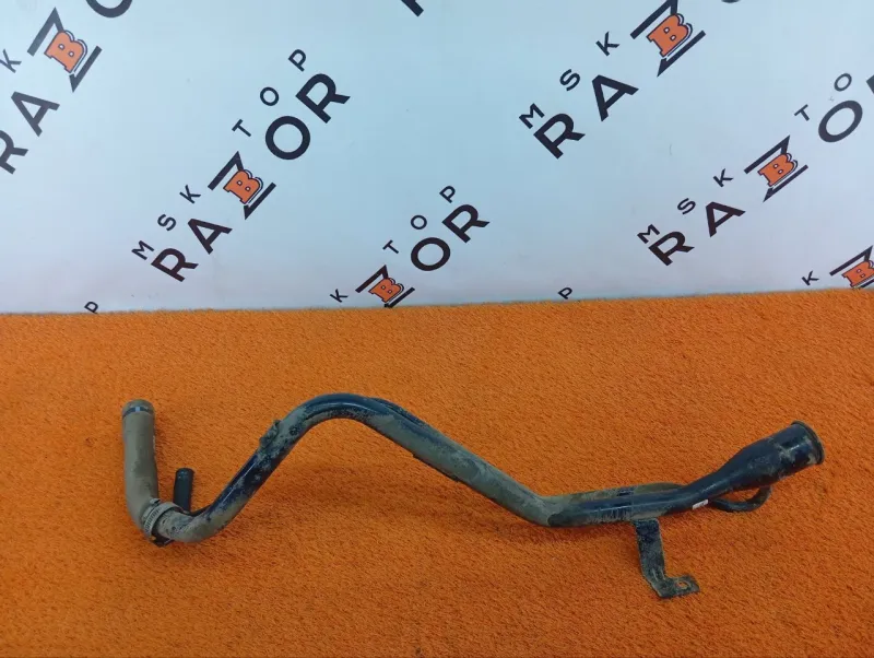 Горловина топливного бака