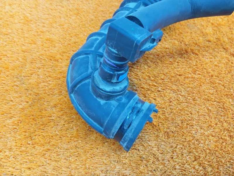 Патрубок воздушного фильтра