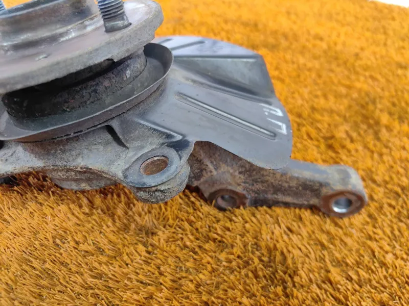 Кулак поворотный