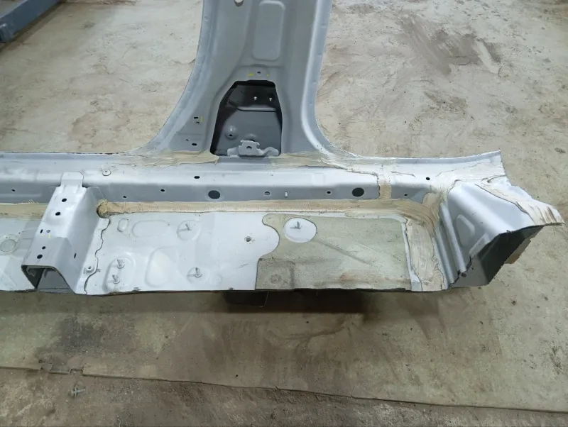 Порог с центральной стойкой