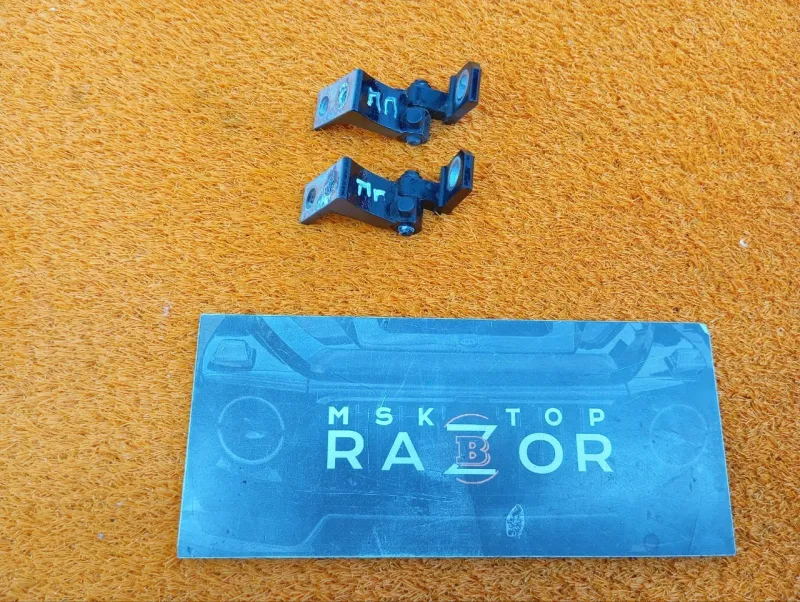 Петля двери