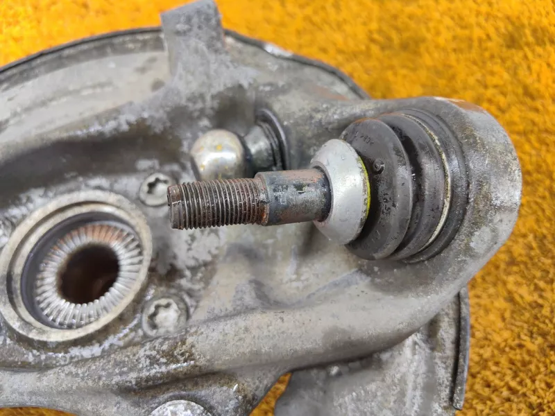 Кулак поворотный