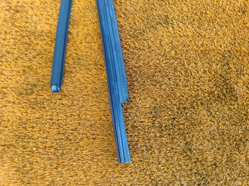 Уплотнитель стекла двери