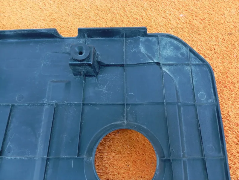 Декоративная крышка двигателя