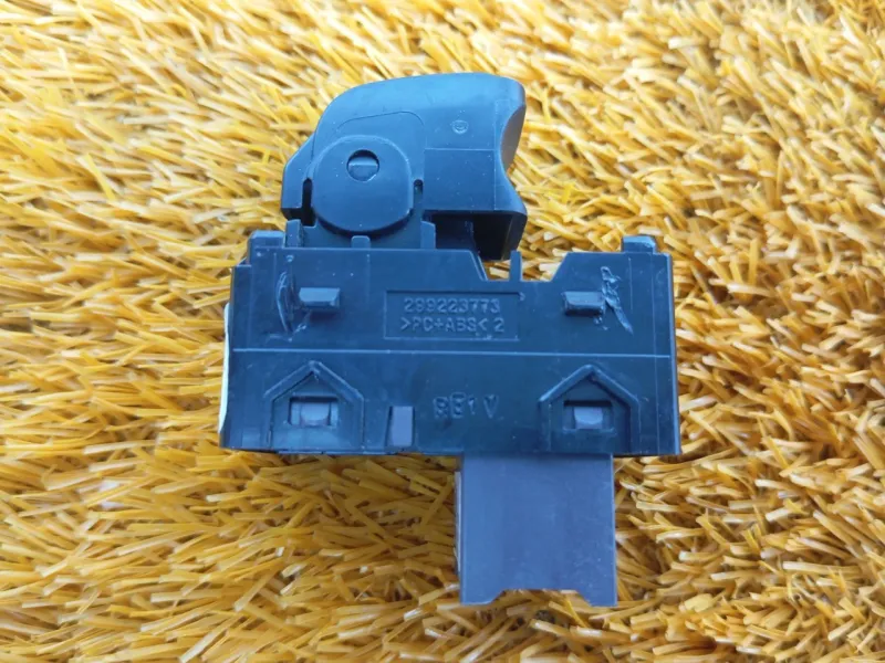 Кнопка стеклоподъемника