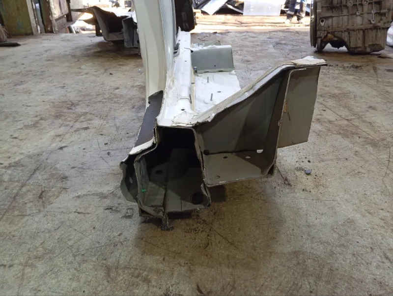 Порог с центральной стойкой