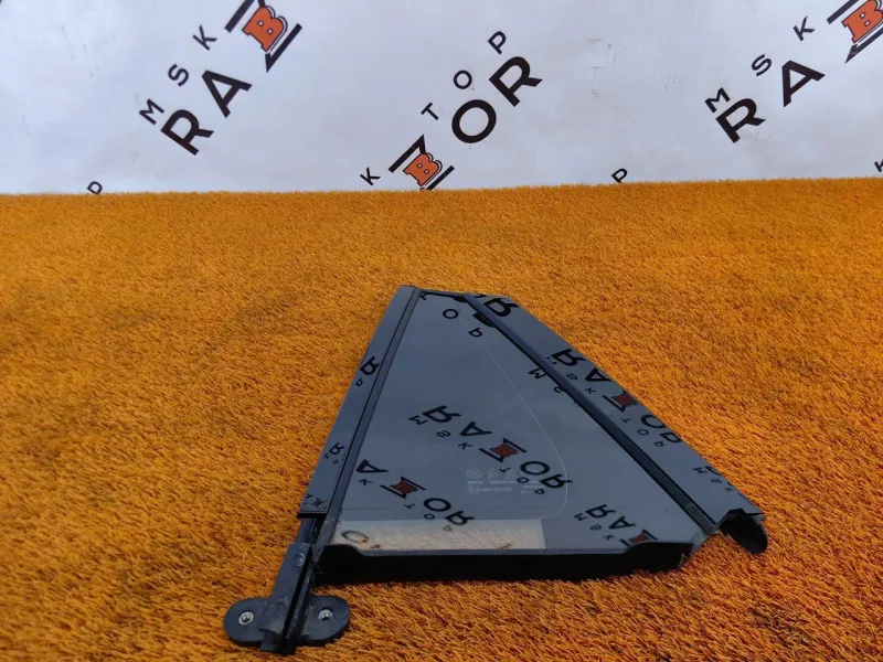 Форточка задняя