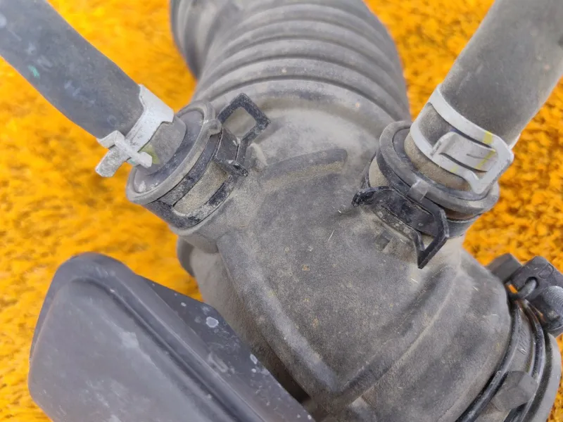 Патрубок воздушного фильтра