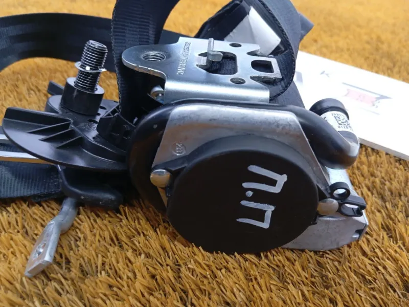 Ремень безопасности