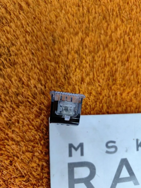 Плафон подсветки багажника