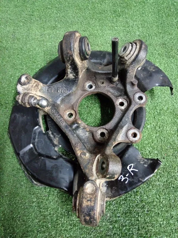 Кулак поворотный