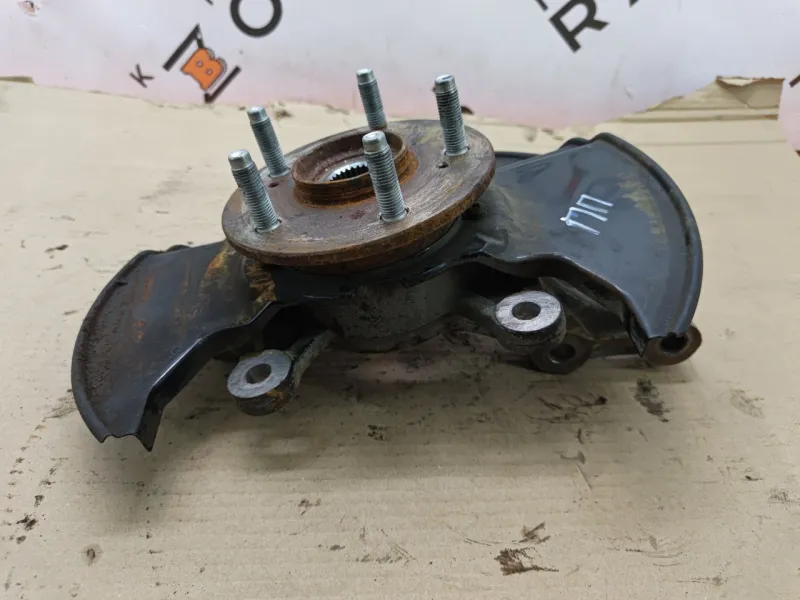 Кулак поворотный