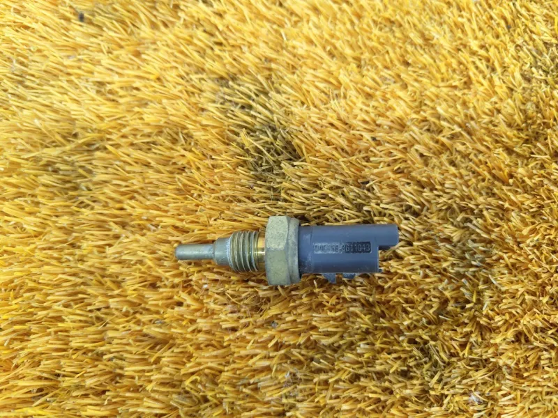 Датчик температуры охлаждающей жидкости