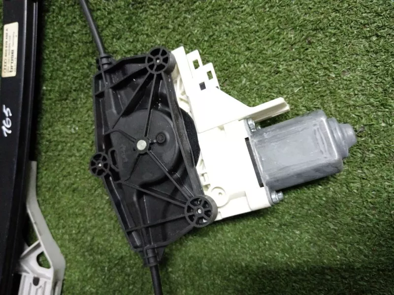 Стеклоподъемник Audi A4 2012 8K0839462A B8, задний правый