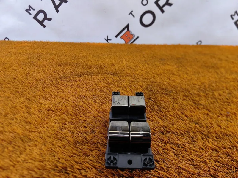 Кнопка регулировки сиденья