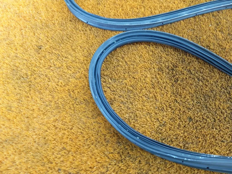 Уплотнитель багажника