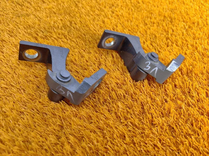 Петля двери