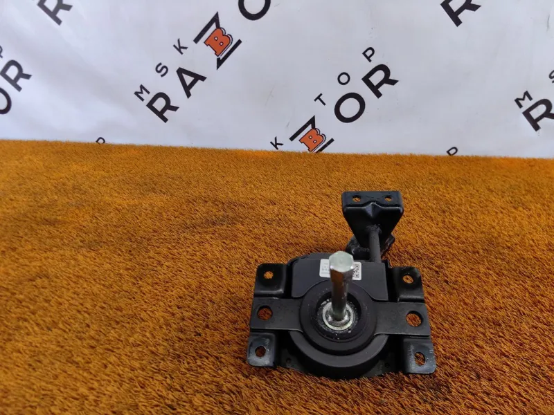 Крепление запасного колеса