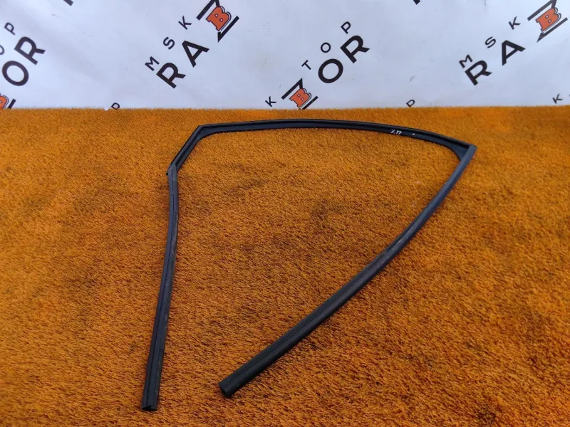 Уплотнитель стекла двери