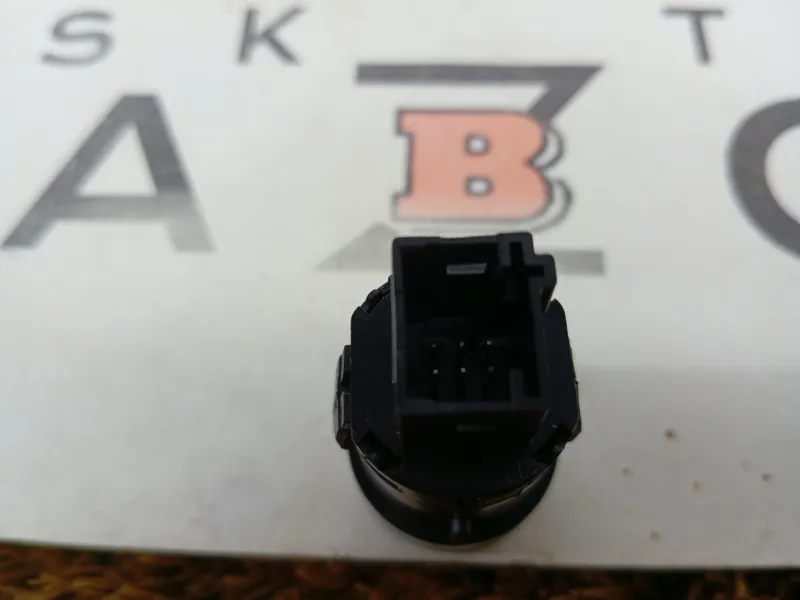 Кнопка запуска двигателя