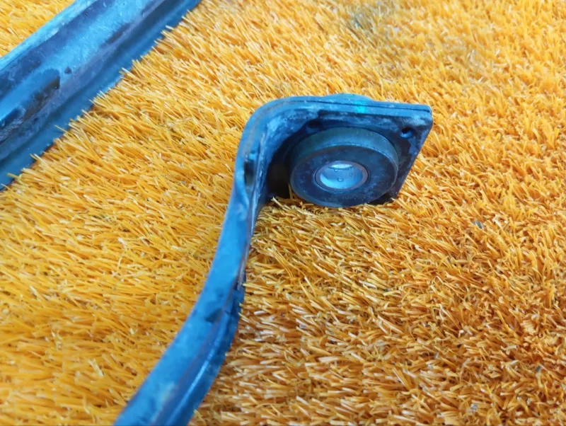 Крепление топливного бака