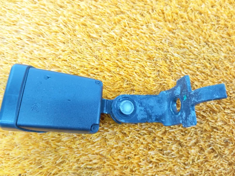 Ответная часть ремня безопасности