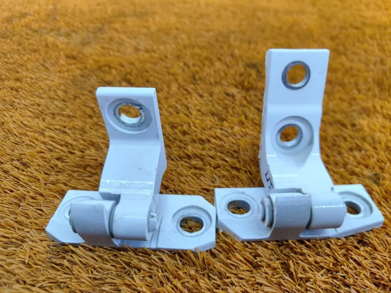 Петля двери