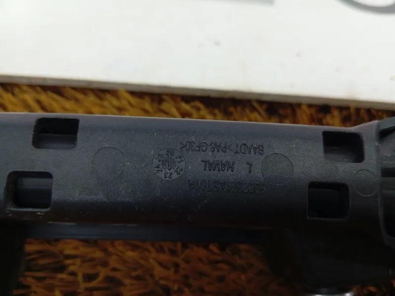 Направляющая стекла двери